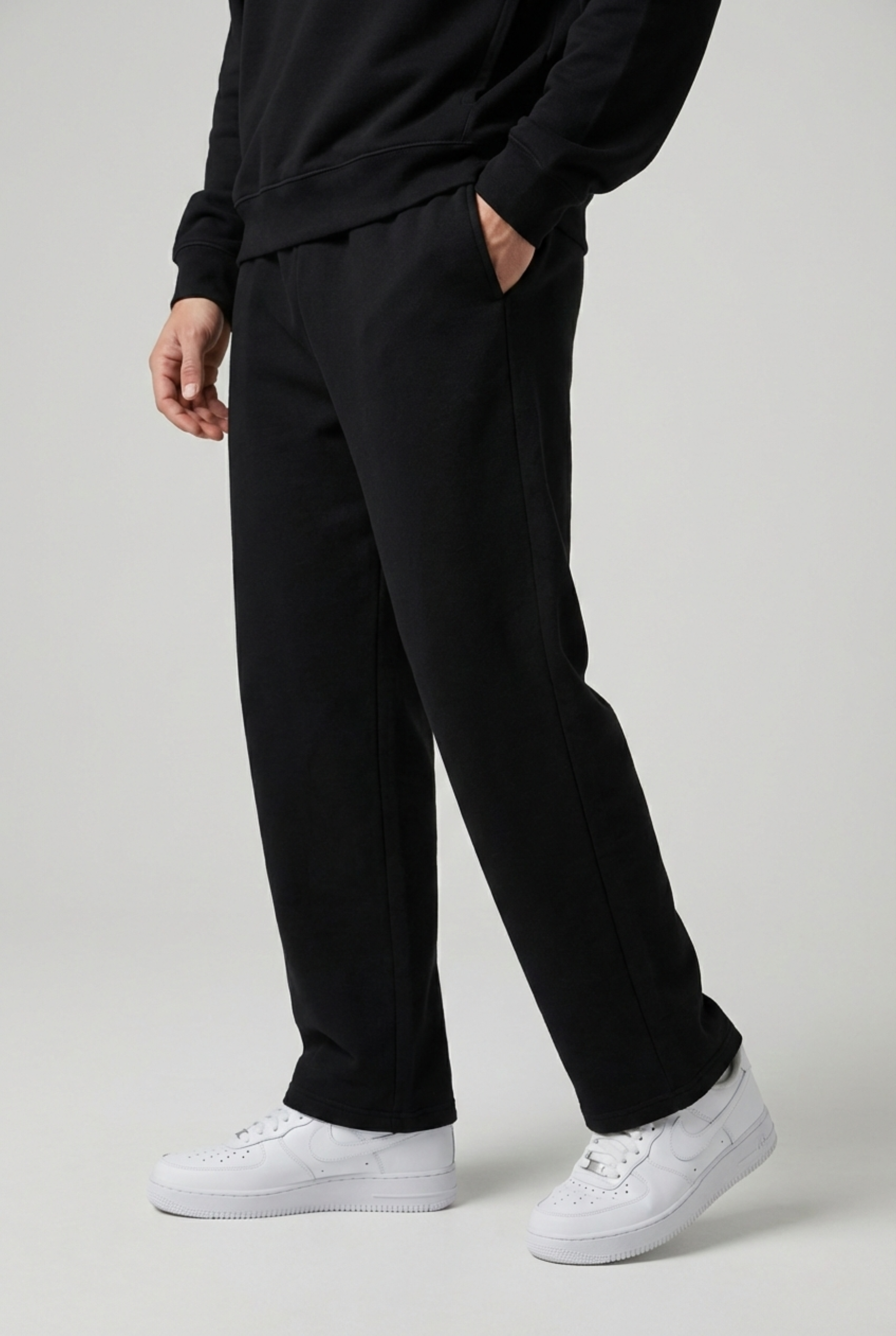 THE ESSENTIAL SWEATPANTS