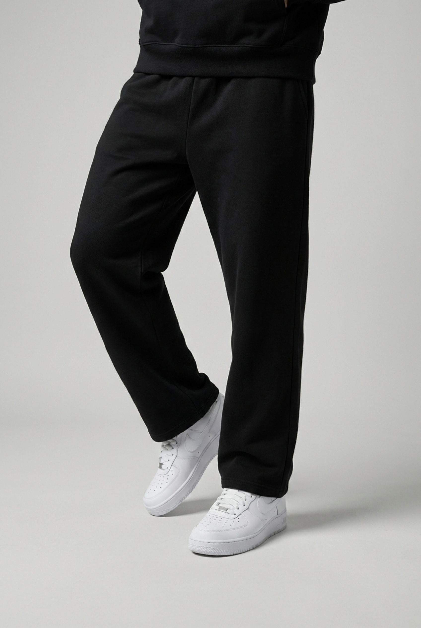 THE ESSENTIAL SWEATPANTS