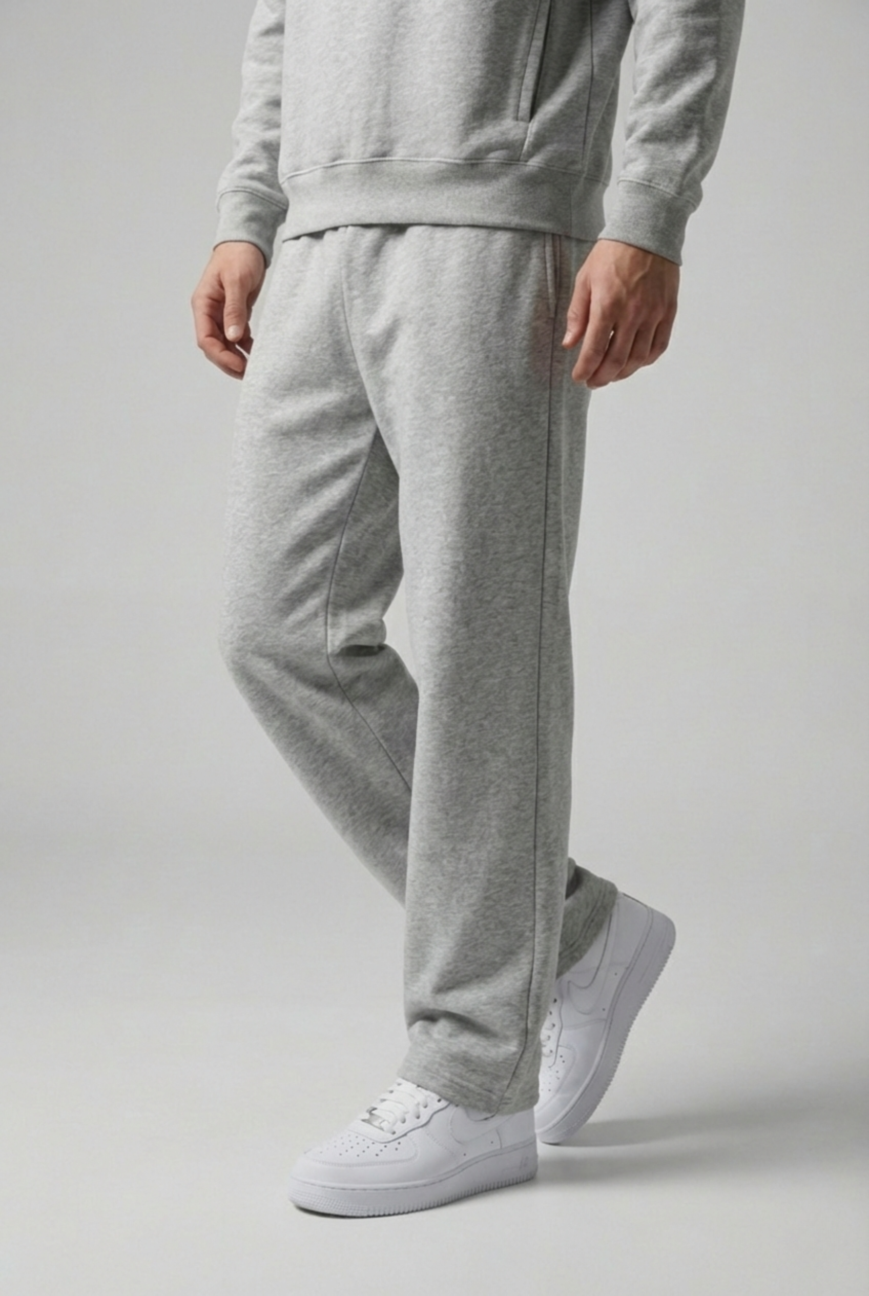 THE ESSENTIAL SWEATPANTS
