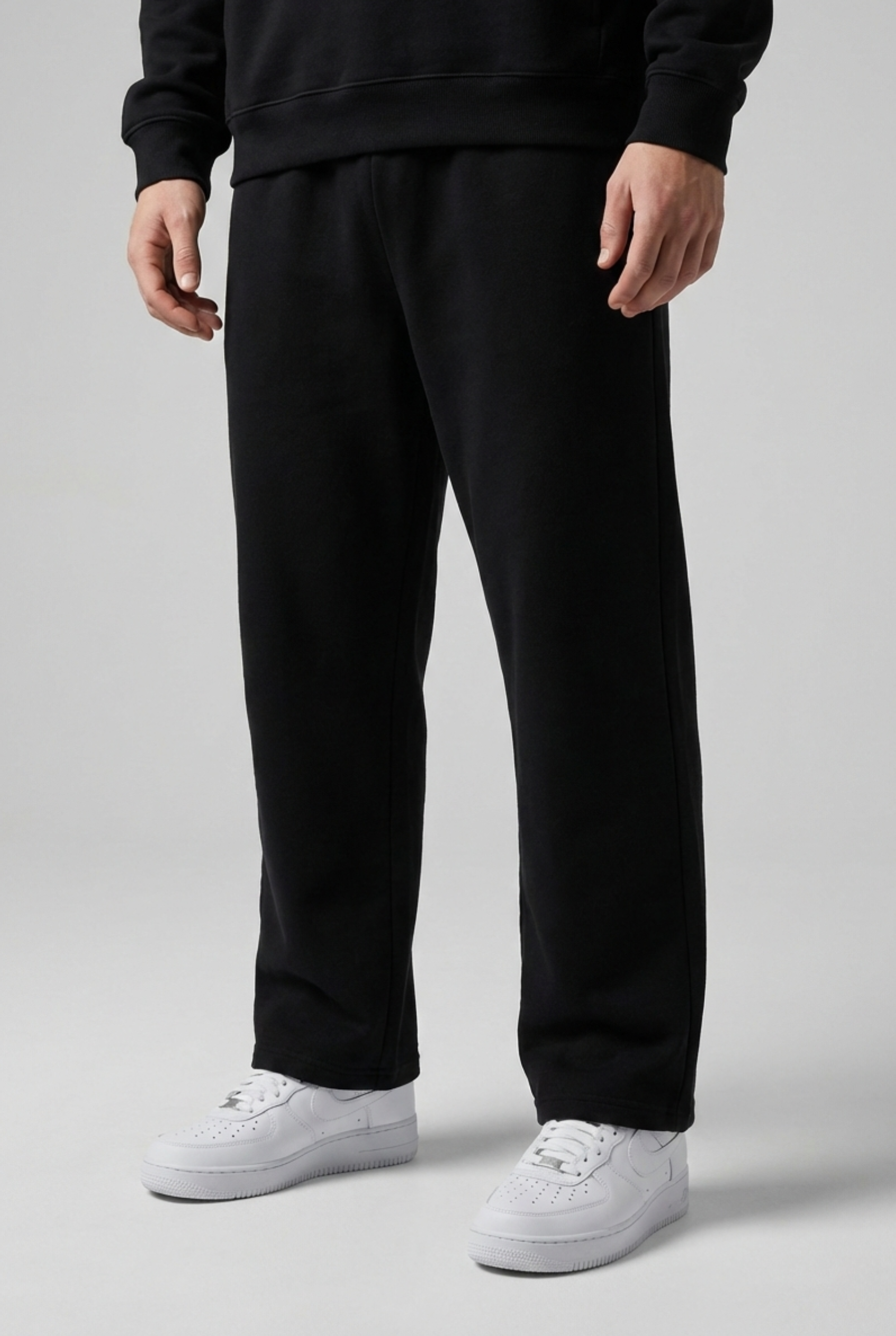 THE ESSENTIAL SWEATPANTS