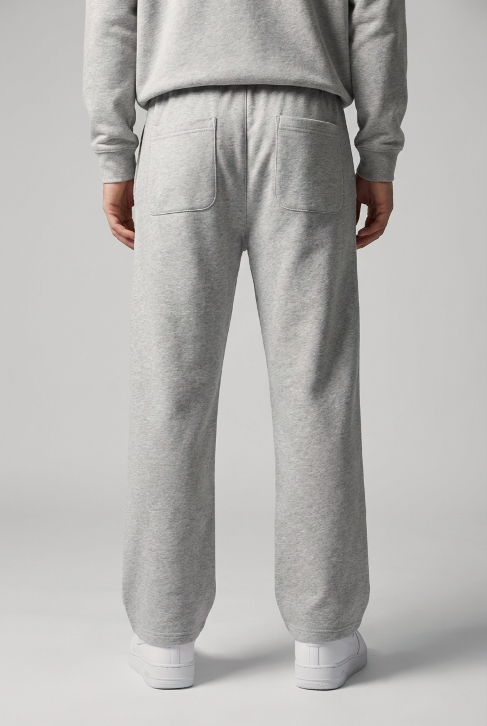 THE ESSENTIAL SWEATPANTS